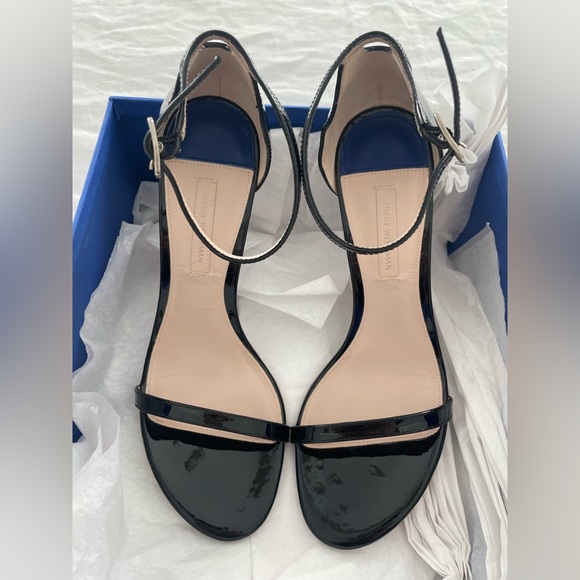 STUART WEITZMAN
NudistSong patent-leather sandals brand new size 8. - Picture 3 of 6